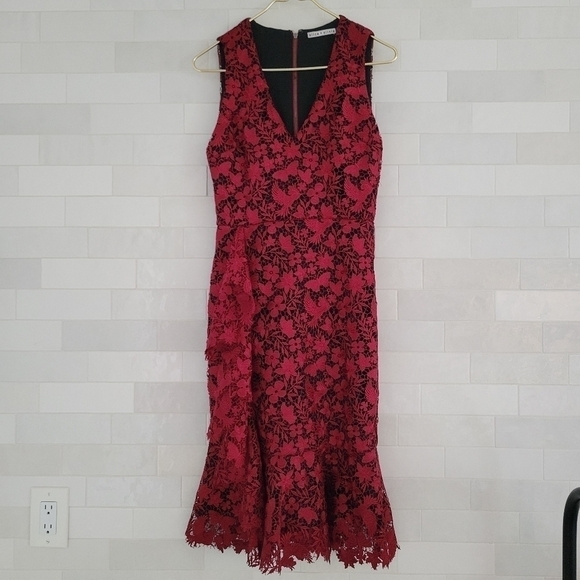 Alice + Olivia Katia Ruffled Lace Sheath Dress Sleeveless Red Black Form-Fitting - Picture 2 of 8